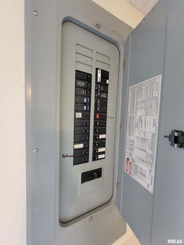 511 W 4th St, Flora, IL 62839 - utility room featuring electric panel