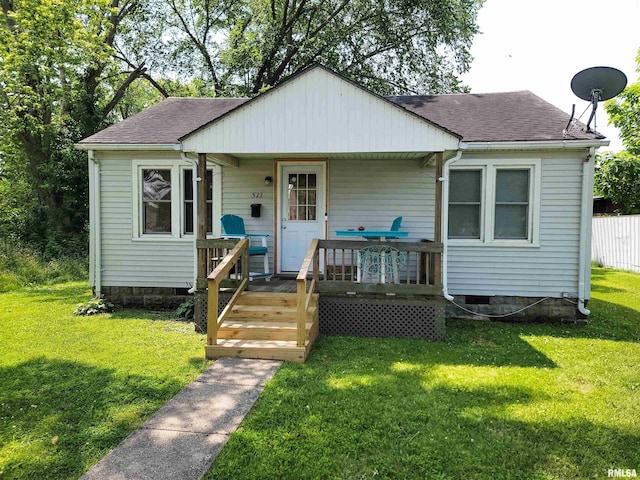 511 W 4th St, Flora, IL 62839 - bungalow with a shingled roof and a front yard
