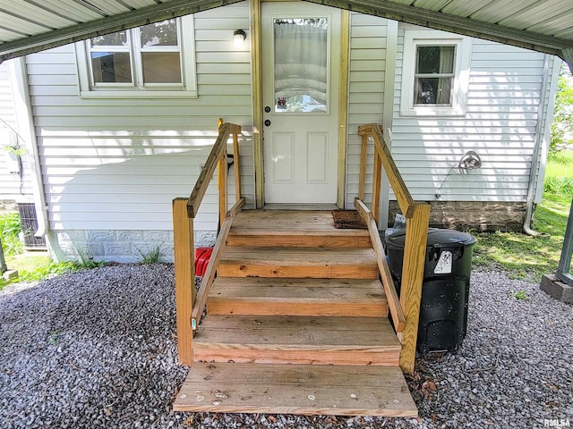 511 W 4th St, Flora, IL 62839 - property entrance