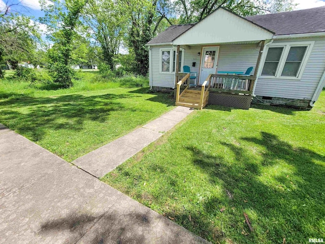 511 W 4th St, Flora, IL 62839 - bungalow-style home with covered porch, a front yard, and a shingled roof