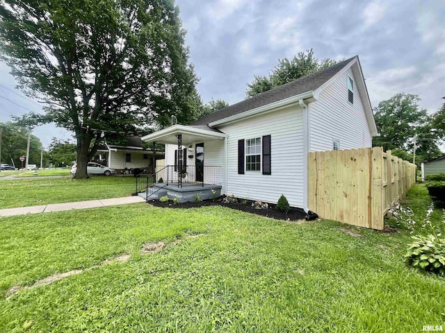 314 W 12th St, Metropolis, IL 62960 - bungalow featuring roof with shingles