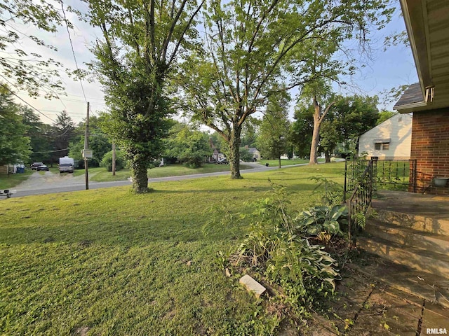 832 Fairfield Rd, Mount Vernon, IL 62864 - view of grassy yard