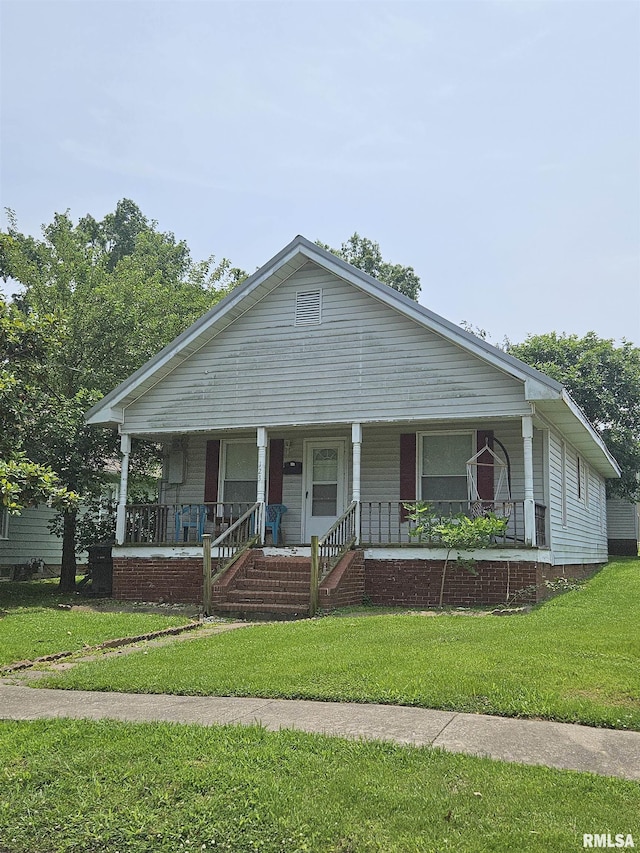 123 W College St, Harrisburg, IL 62946 - bungalow-style house featuring covered porch and a front lawn
