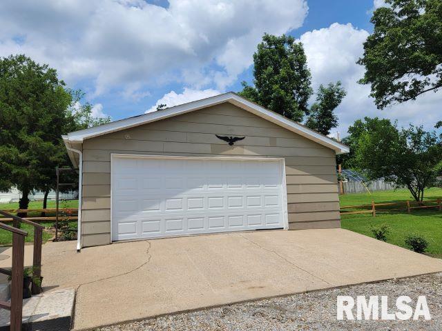 1501 Follis Ave, Johnston City, IL 62951 - photo 32