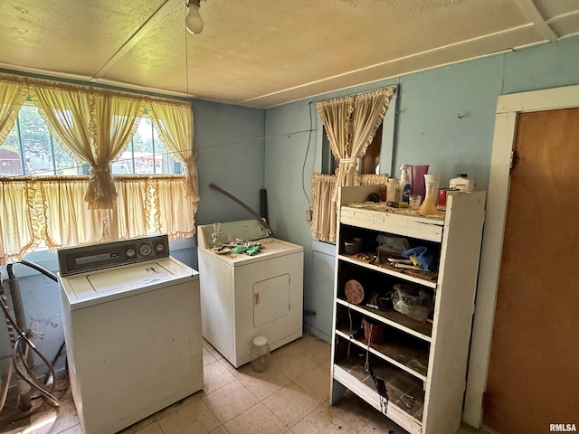 104 E 5th St, Brookport, IL 62910 - laundry room with independent washer and dryer