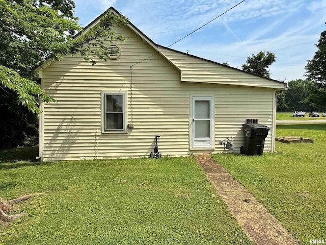 104 E 5th St, Brookport, IL 62910 - back of property with a lawn