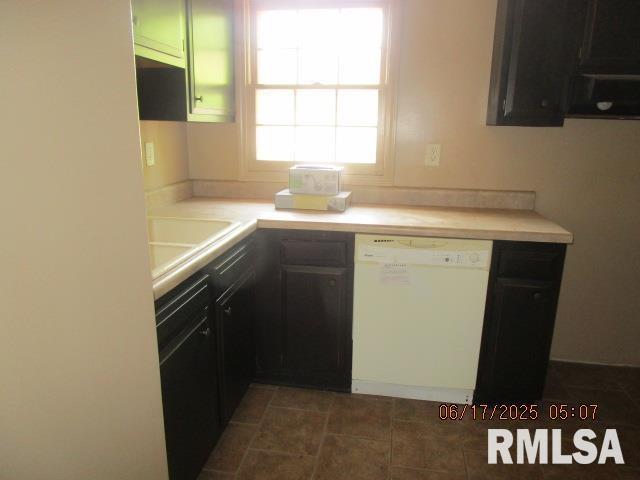 800 N Buchanan St, Benton, IL 62812 - kitchen featuring white appliances and light countertops