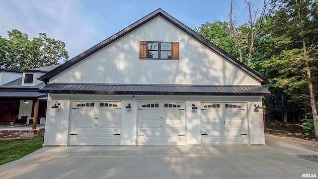 2940 Parrish Rdg, Goreville, IL 62939 - garage featuring driveway