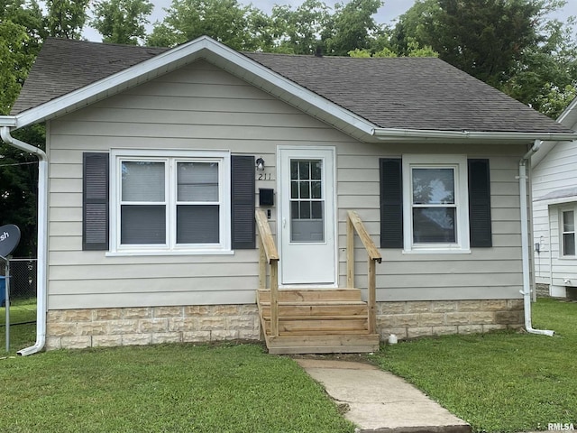 211 Charles St, Benton, IL 62812 - bungalow-style home with entry steps and a shingled roof