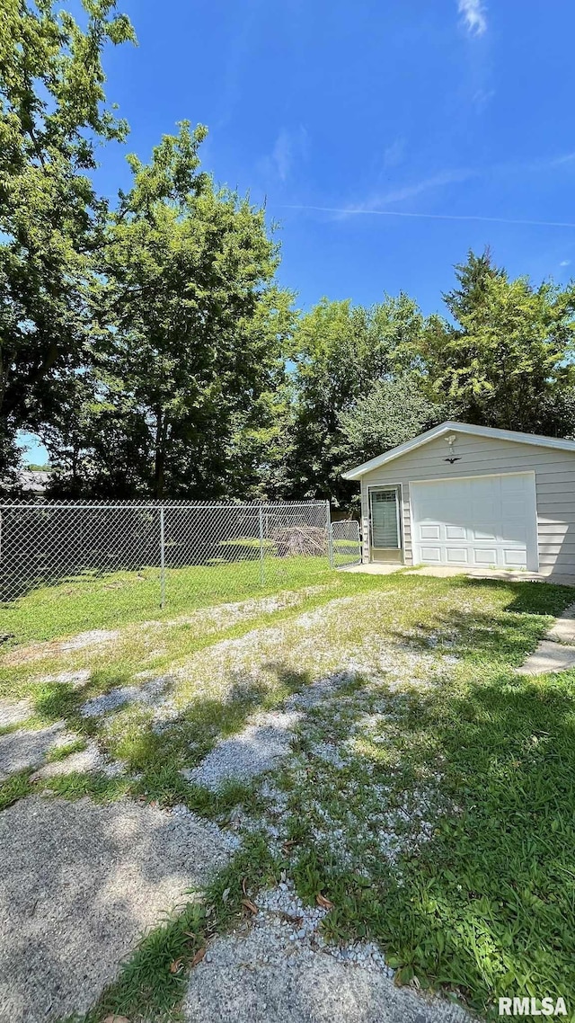 211 Charles St, Benton, IL 62812 - photo 33