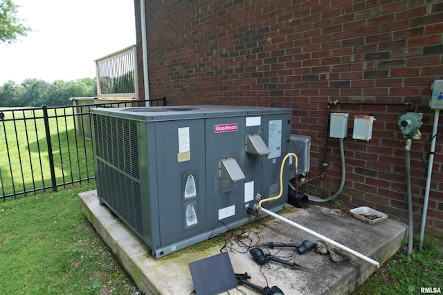 5024 Rosebud Rd, Metropolis, IL 62960 - exterior view of pet washing station and brick siding