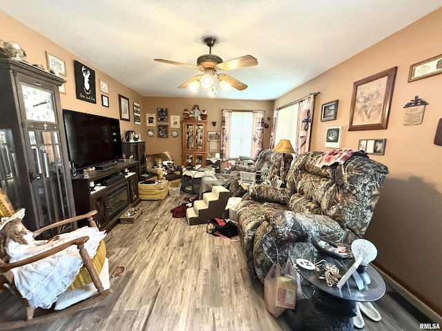1313 N State St, Marion, IL 62959 - living area with wood finished floors, ceiling fan, and a textured ceiling