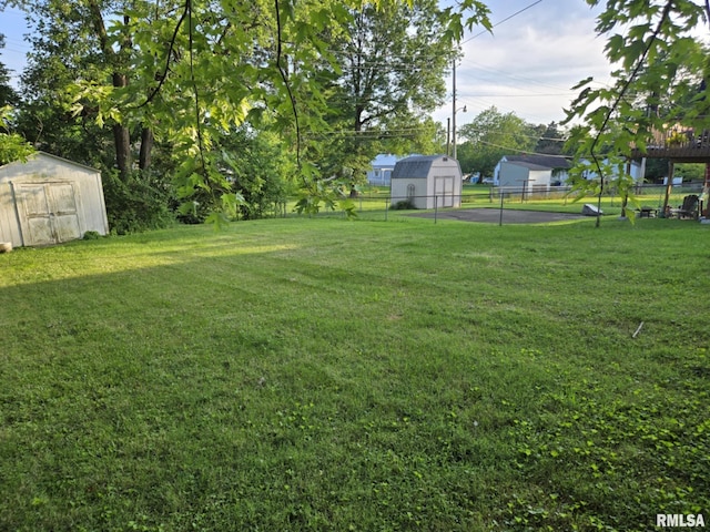 2805 College St, Mount Vernon, IL 62864 - view of yard featuring a storage shed