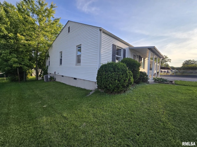 2805 College St, Mount Vernon, IL 62864 - view of side of property with a yard