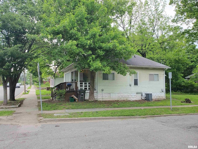800 W Walnut St, Carbondale, IL 62901 - view of property exterior featuring a porch and roof with shingles