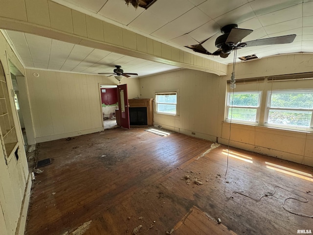 9004 Old State Route 14th Rte, Duquoin, IL 62832 - unfurnished living room with ceiling fan