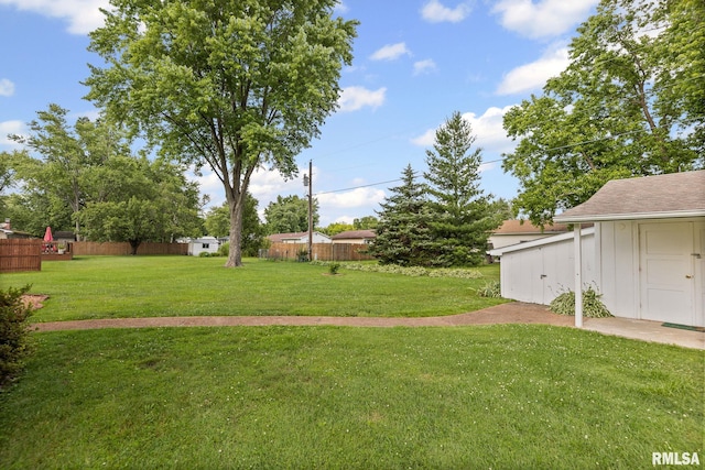 10 Monroe Ave, Salem, IL 62881 - view of yard