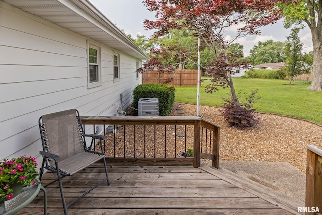 10 Monroe Ave, Salem, IL 62881 - view of wooden deck