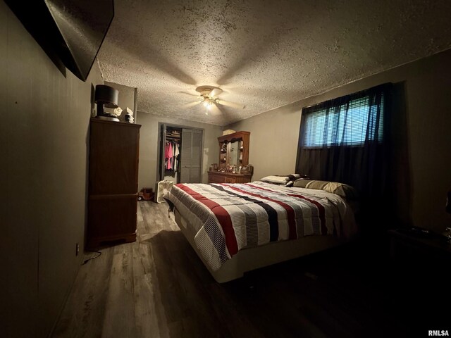 606 N Orchard St, West Frankfort, IL 62896 - bedroom with wood finished floors, a closet, a textured ceiling, and a ceiling fan