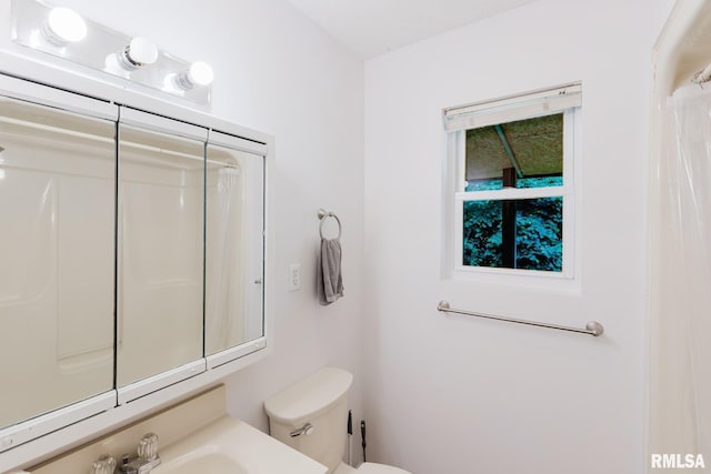 880 State Route 166, Creal Springs, IL 62922 - bathroom with curtained shower and vanity