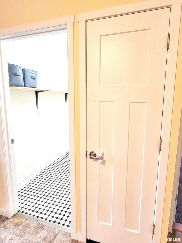 439 E N Ave, Flora, IL 62839 - photo 32
