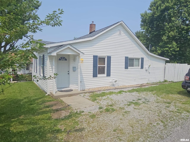 2508 Forest Ave, Mount Vernon, IL 62864 - view of front facade featuring a chimney