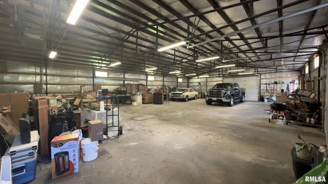 506 S Kentucky St, Benton, IL 62812 - view of garage