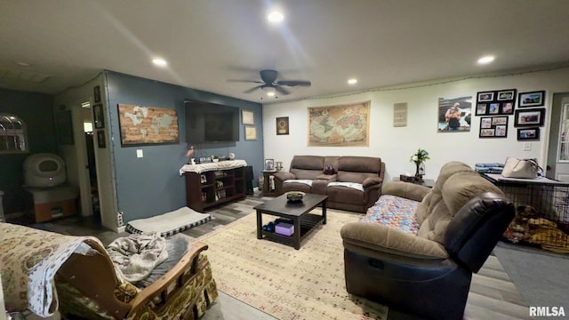 506 S Kentucky St, Benton, IL 62812 - living room with ceiling fan and recessed lighting