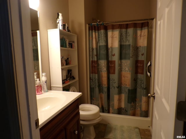 1821 Mark Dr, Sparta, IL 62286 - full bath featuring vanity and curtained shower