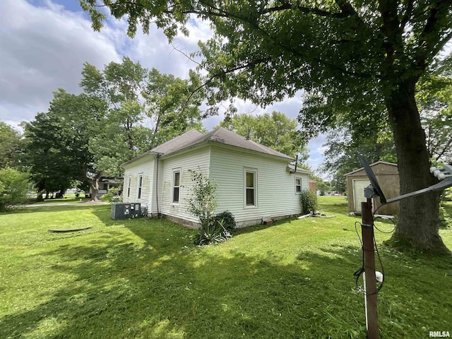 208 7th St, Alma, IL 62807 - photo 1