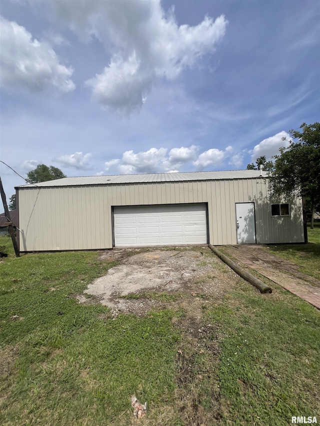 18640 Mount Zion Rd, Benton, IL 62812 - detached garage featuring dirt driveway