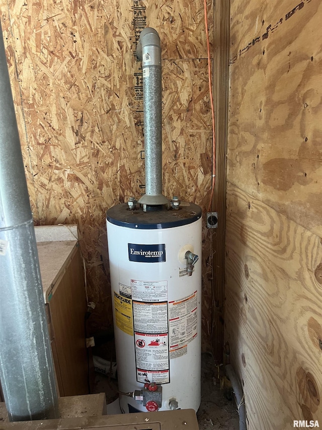 18640 Mount Zion Rd, Benton, IL 62812 - utilities featuring gas water heater