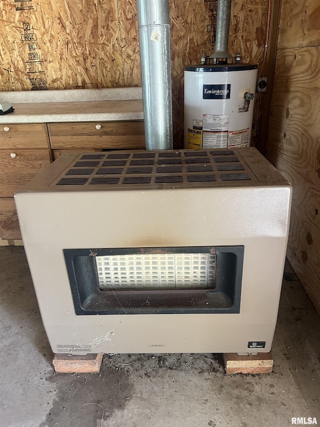 18640 Mount Zion Rd, Benton, IL 62812 - detailed view of gas water heater