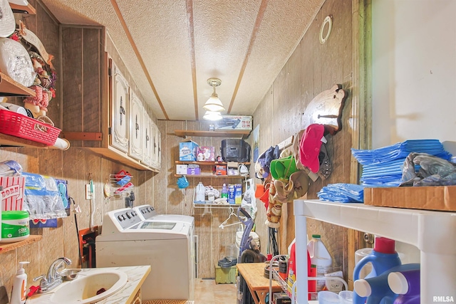 735 Sharp Rd, Anna, IL 62906 - laundry room featuring washer and clothes dryer and a textured ceiling