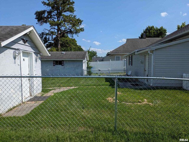 1205 Burgess Ave, Johnston City, IL 62951 - view of yard