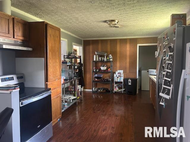 1011 S 20th St, Murphysboro, IL 62966 - kitchen featuring electric range, under cabinet range hood, freestanding refrigerator, dark wood finished floors, and a textured ceiling