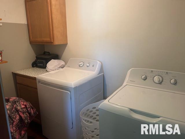 1011 S 20th St, Murphysboro, IL 62966 - laundry area featuring cabinet space and washer and dryer