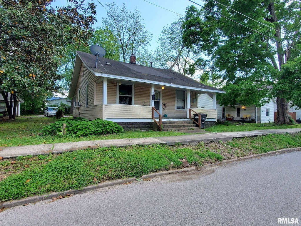 307 W Sycamore St, Carbondale, IL 62901 - photo 1
