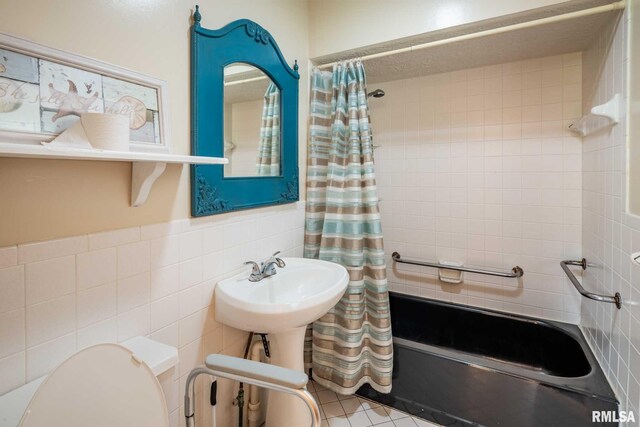 16777 Dublin St, West Frankfort, IL 62896 - full bath with tile walls and shower / bath combo