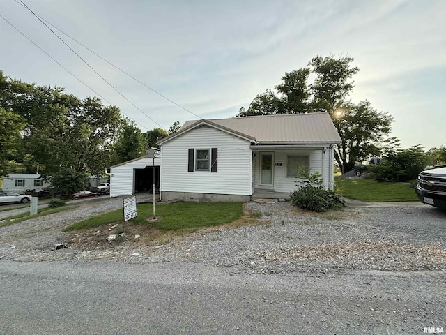 41 Cache Ave, Buncombe, IL 62912 - bungalow-style house with a metal roof and a front lawn