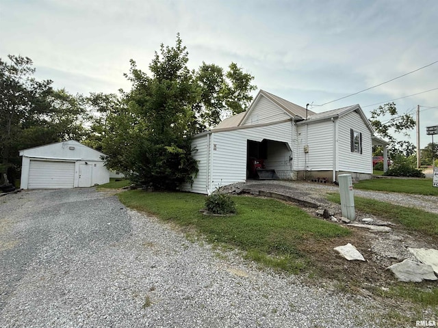 41 Cache Ave, Buncombe, IL 62912 - view of side of property featuring an outdoor structure, gravel driveway, and a detached garage