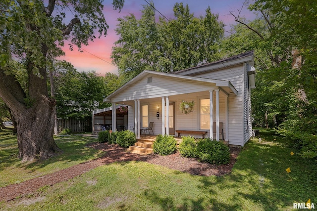416 S Maple St, Salem, IL 62881 - view of front of home with a porch