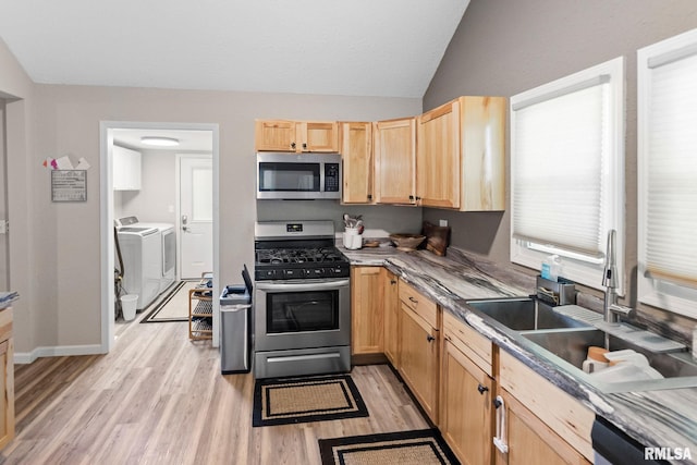 416 S Maple St, Salem, IL 62881 - kitchen featuring stainless steel appliances, independent washer and dryer, light brown cabinetry, lofted ceiling, and light wood finished floors