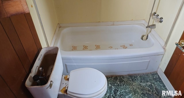 2130 Rains St, Murphysboro, IL 62966 - full bathroom featuring a bath and toilet