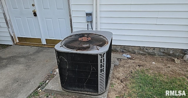 2130 Rains St, Murphysboro, IL 62966 - exterior view of a cooling unit