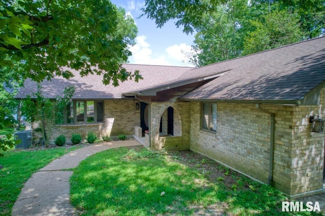 12299 Pebble Point Rd, Marion, IL 62959 - view of front facade featuring a shingled roof, brick siding, and a front yard