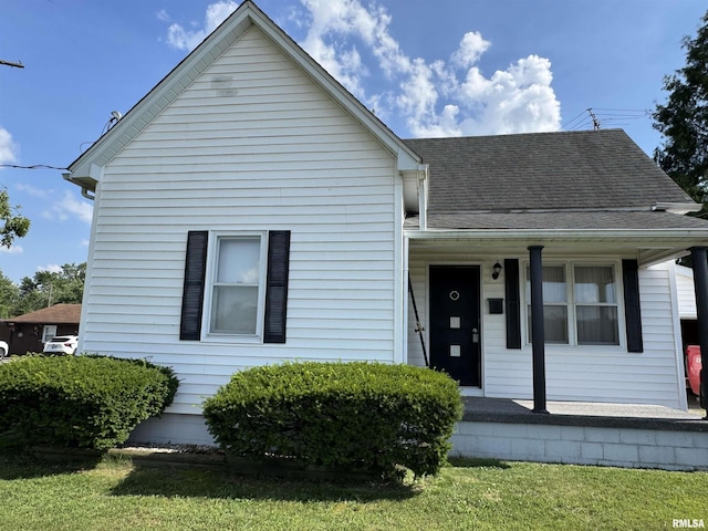 1607 W Cherry St, Marion, IL 62959 - view of front of home with roof with shingles, covered porch, and a front yard