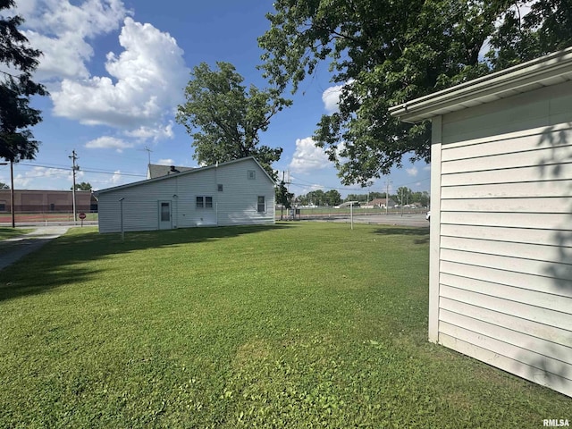 1607 W Cherry St, Marion, IL 62959 - view of grassy yard
