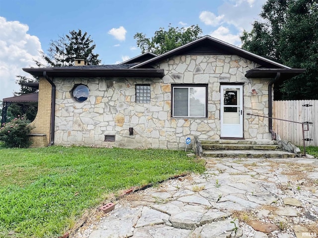 385 3rd St, Omaha, IL 62871 - bungalow with stone siding