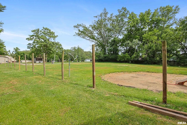 1130 W Webster St, Benton, IL 62812 - view of grassy yard